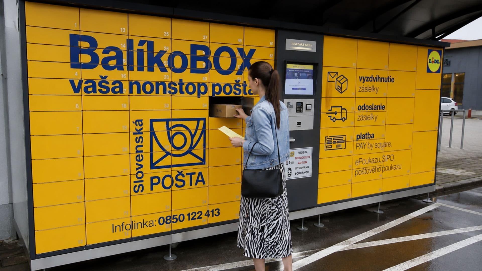 Balíkobox, žena