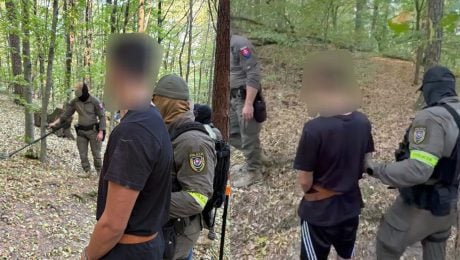 13 bodných rán a posun v prípade: Polícia obvinila mladíkov z brutálneho útoku na taxikára