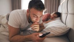 Zvyk s telefónom ti potichu ničí nervy, odhalili vedci. Robí ho každý bez toho, aby o tom vedel