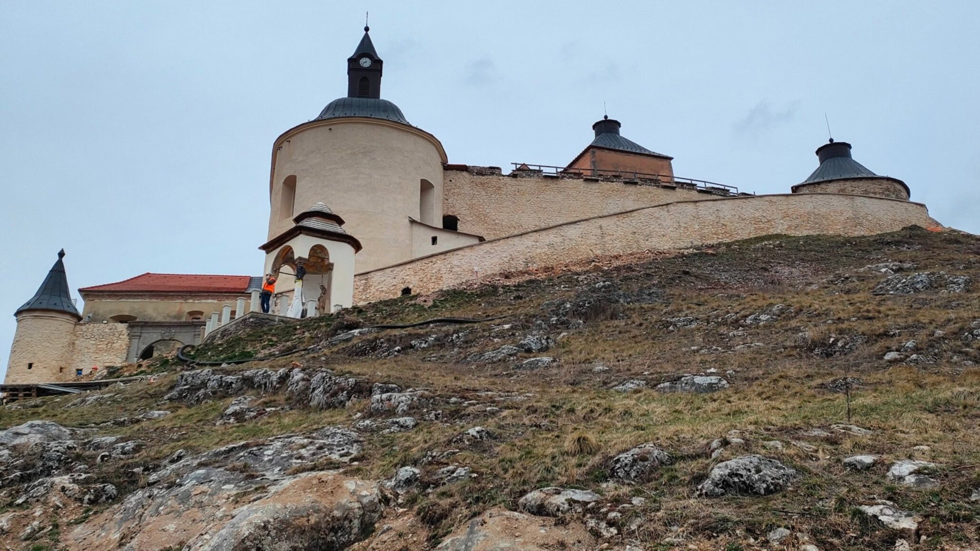Krásna Hôrka čaká na obnovu