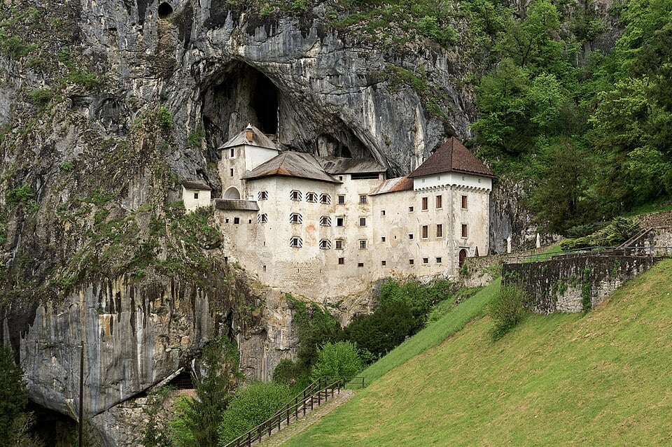 Predjama_Castle,_Slovenia,_20240502_0831_7409