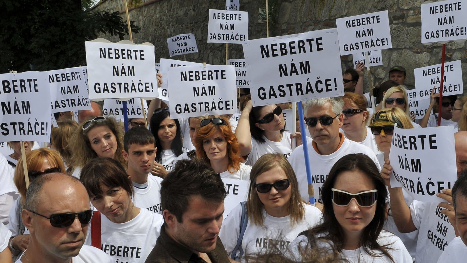 Protest pred budovou NRSR za zachovanie gastrolístkov 11. júla 2011 v Bratislave
