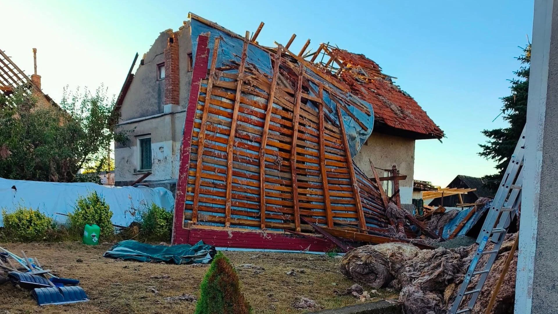 Nočná smršť zničila juh Slovenska: Ľudia hovoria o tornáde