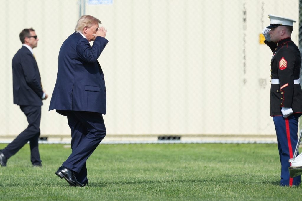 Trump má vážiť 108 kilogramov.
