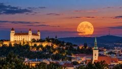 Slováci uvidia Žatevný mesiac a Saturn: Na dnešné „vesmírne divadlo“ upozorňuje aj NASA