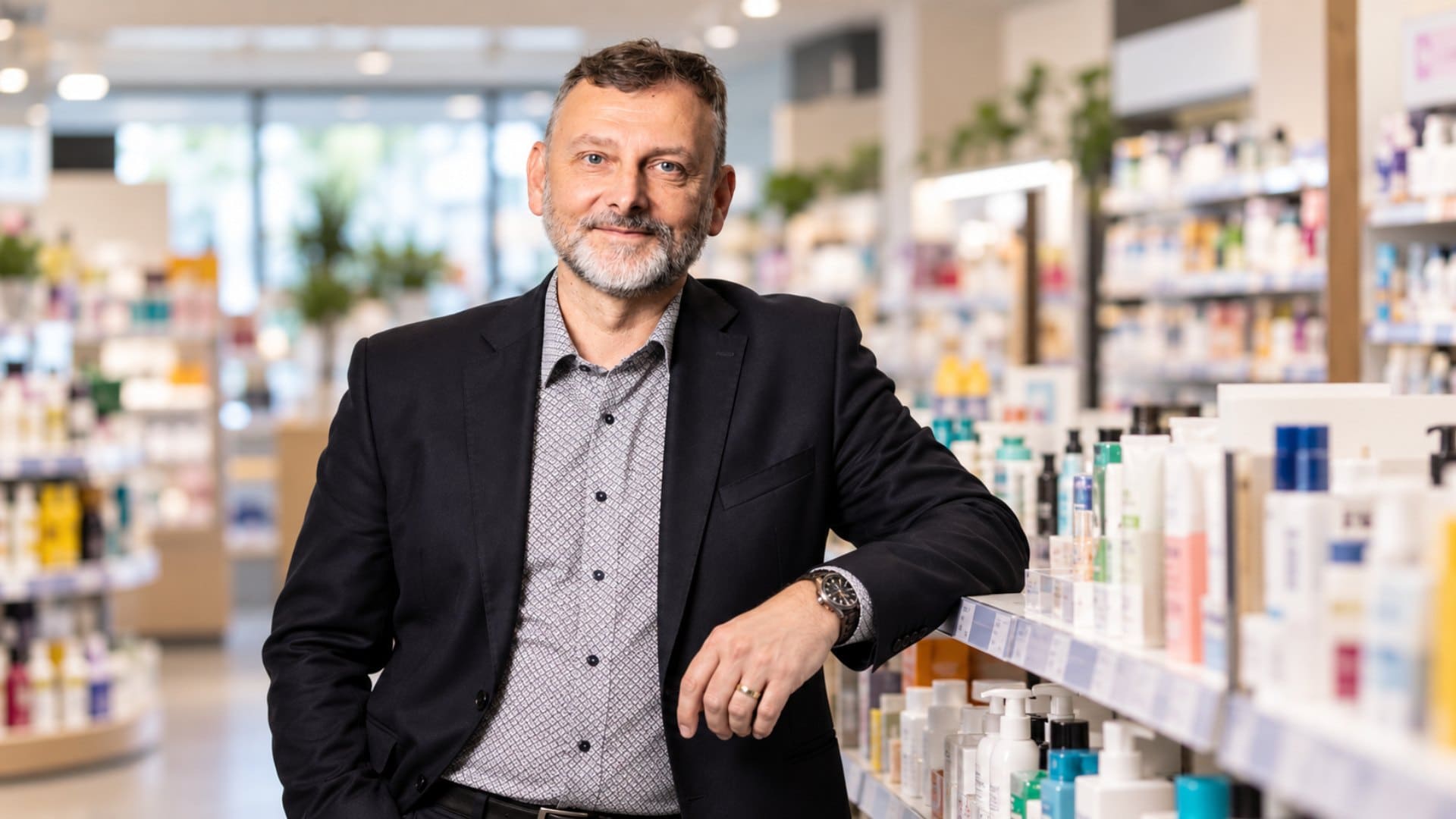 Ľubomír Bejdák je CEO 101 Drogéria, kde sa venuje rastu firmy a krízovému manažmentu.