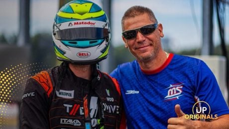 150 km/h a len pár centimetrov nad asfaltom. Slovák sa dostal medzi elitu na podujatie pre budúce hviezdy F1
