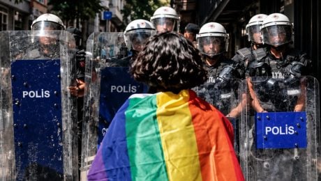 Razia polície proti LGBT+ komunite. Zadržali 26 aktivistov