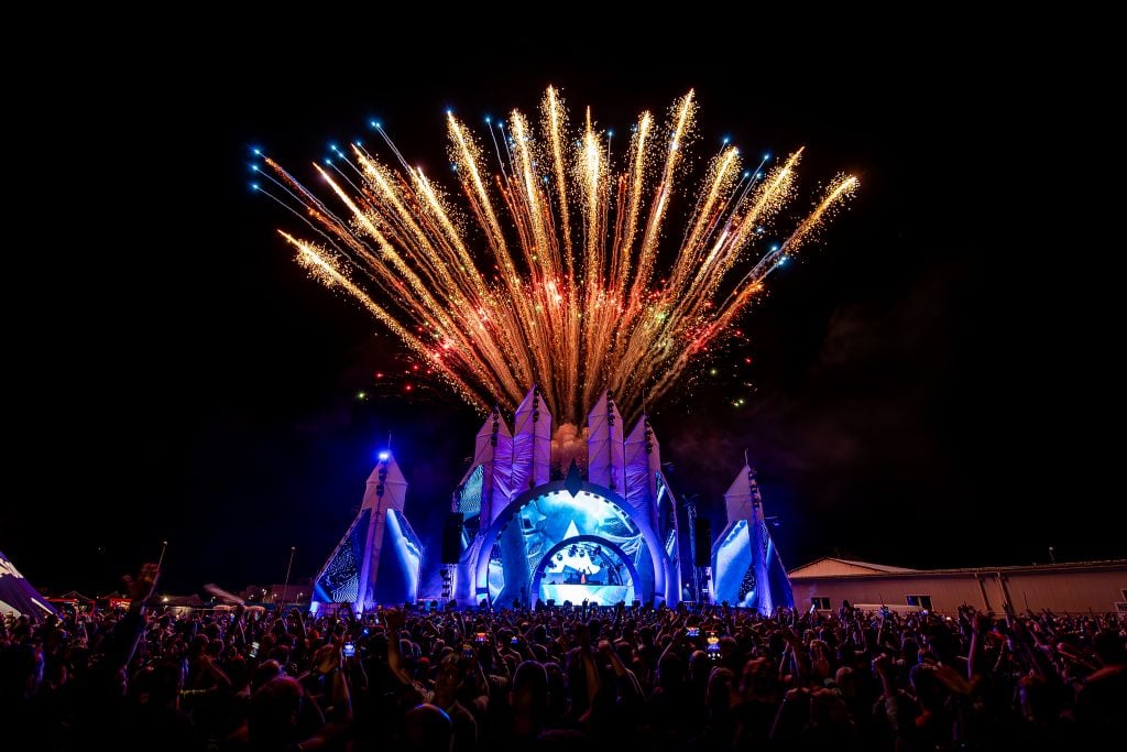 Kópia súboru Paradise 2025 – Mainstage ohňostroje