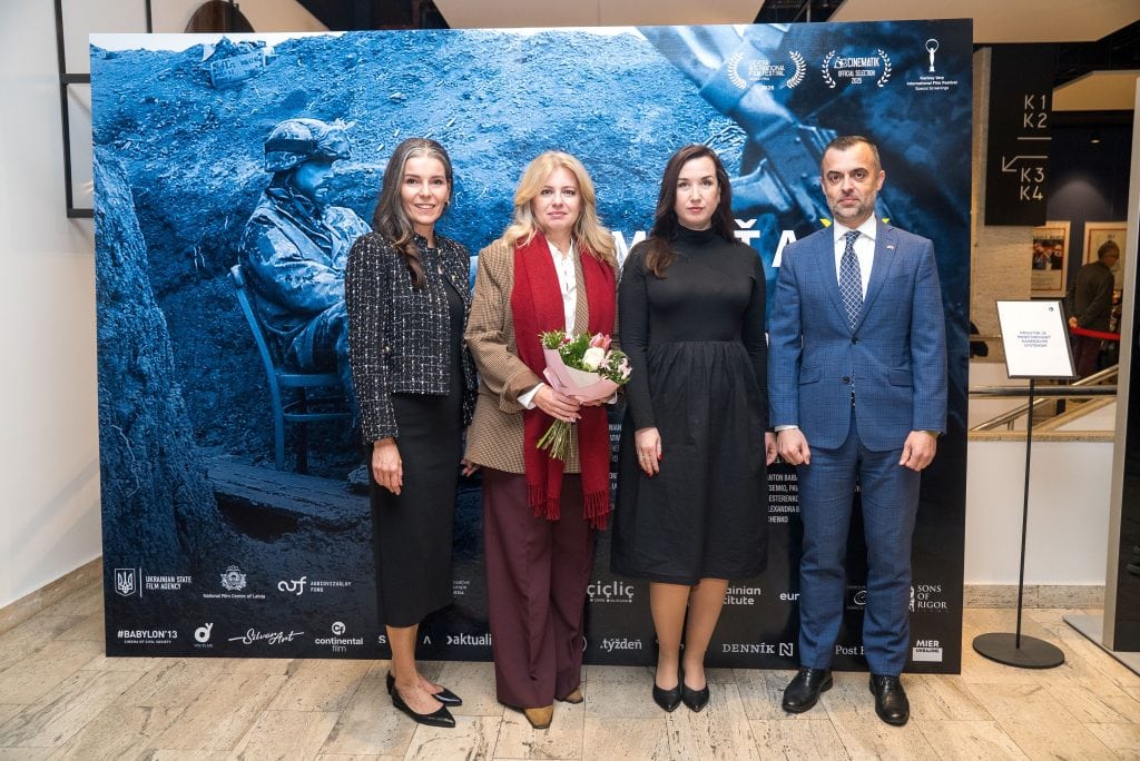 Koproducentka Katarína Krnáčová, prezidentka SR Zuzana Čaputová, režisérka Yuliia Hontaruk a Myroslav Kastran, veľkyslanec Ukrajiny v SR (1)