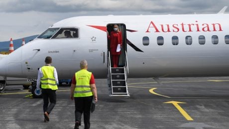 Lietadlo Austrian Airlines odklonili