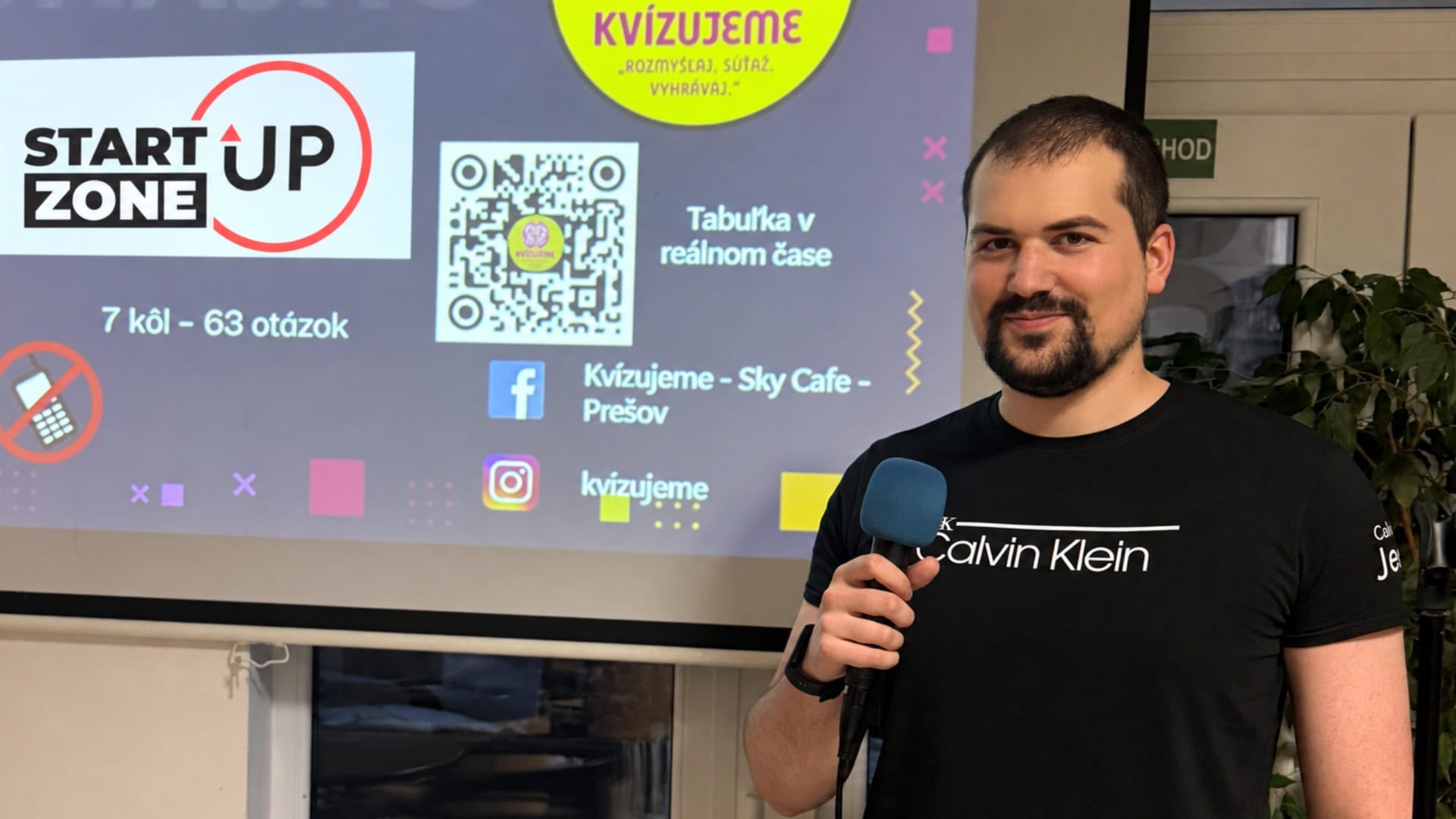 Matej Mikuš pri jednom z kvízov