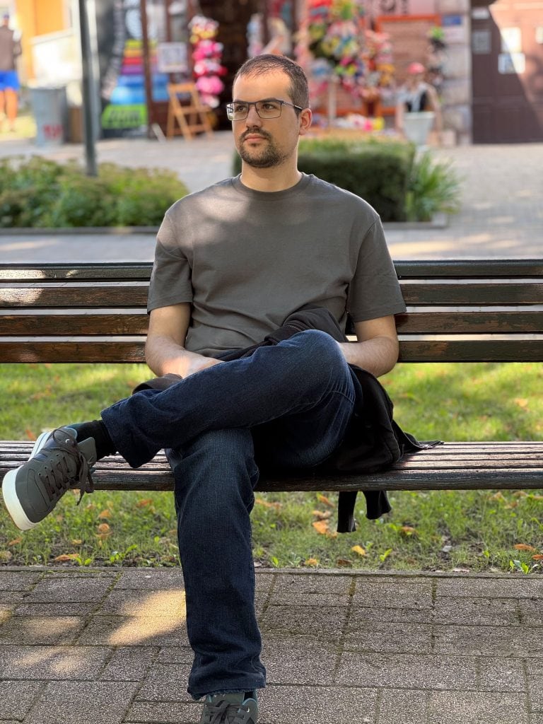 Matej Mikuš sa živí tvorbou a moderovaním kvízov