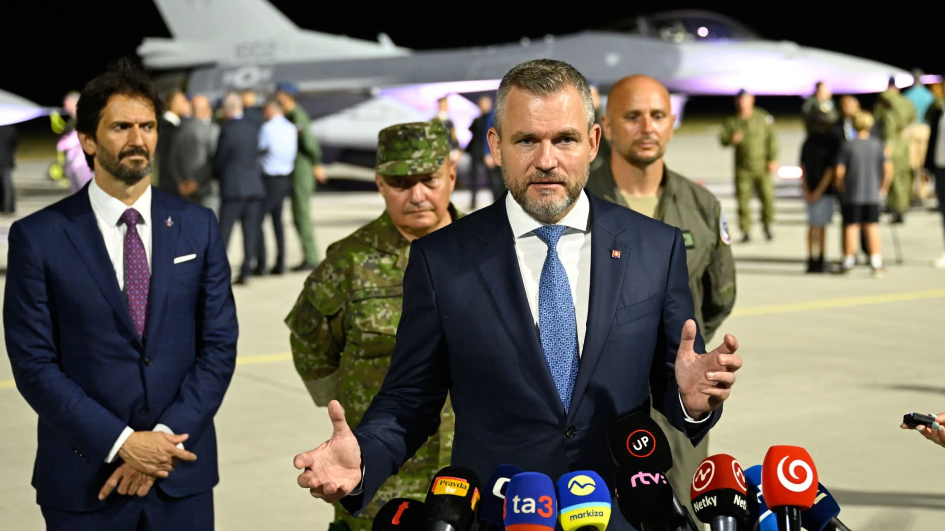 Pellegrini avizuje ochranu neba od OS SR