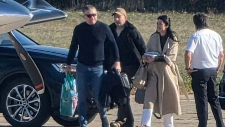 Hlina si rypol do Fica pre let k Jadranu: „Najvyšší komunista lieta súkromným biznis lietadlom na predĺžený víkend”