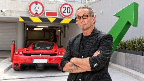 Známu značku založil pred 38 rokmi v garáži. Časť predal za 128 miliónov eur